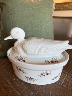 Cordon Bleu White Floral Porcelain Covered Dove Dish- Microwave and oven proof.